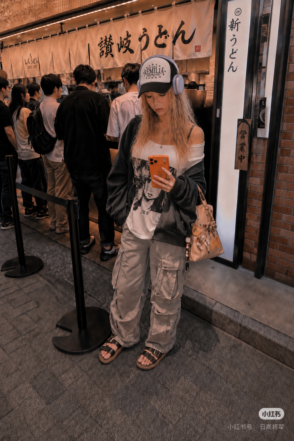 Tsukishiro Himeko with udon